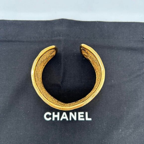Authentic CHANEL CC Cambon Logo Vintage Bracelet Cuff Bangle Gold Quilted Wide - Picture 10 of 13